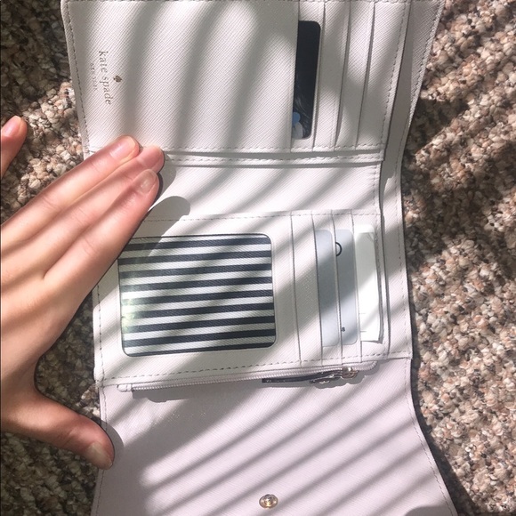 Authentic Kate Spade wallet🌺 - Picture 2 of 6